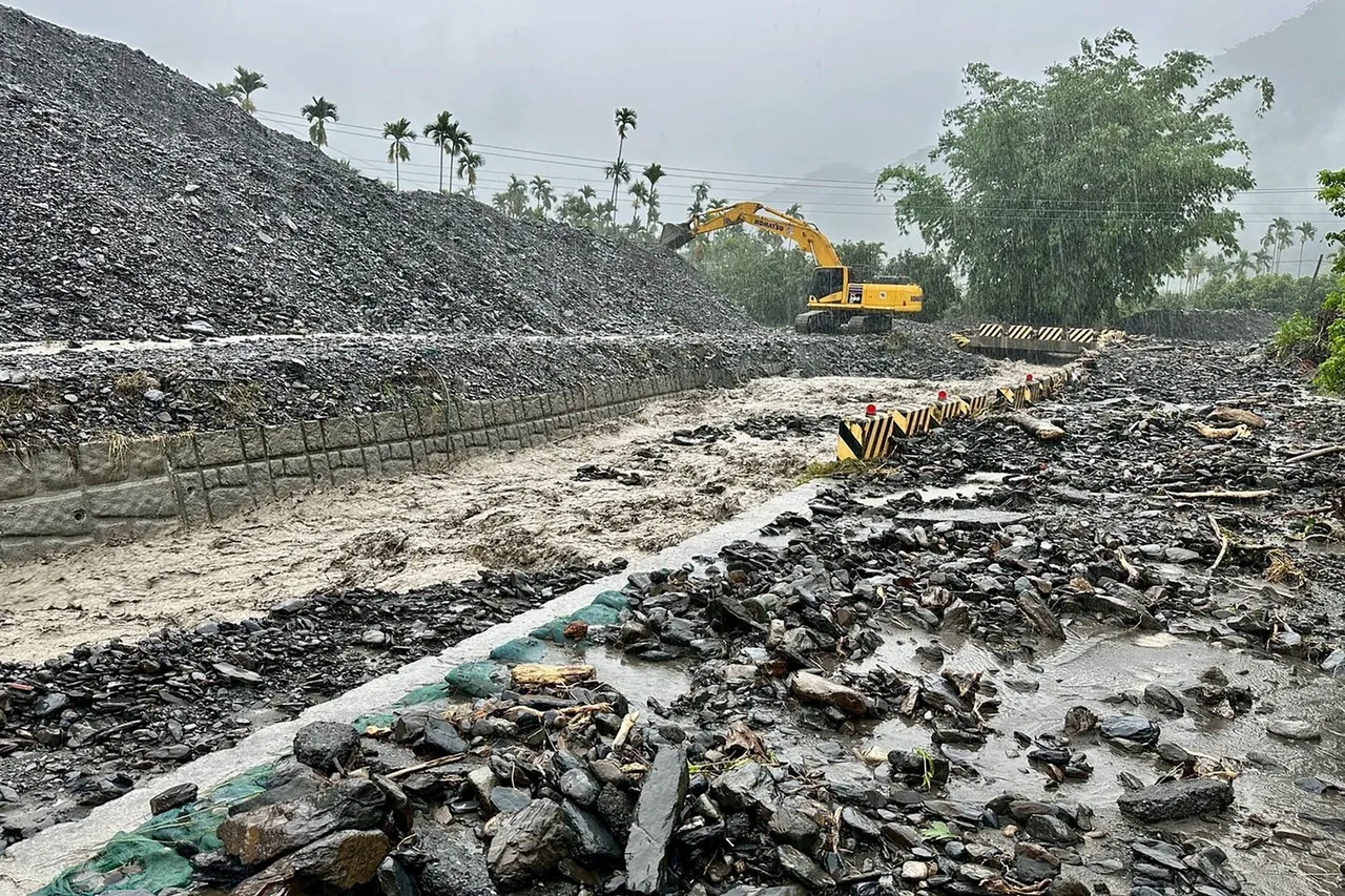 ไต้หวันอ่วมฝนถล่มหนัก ดับแล้ว 4 ศพ อพยพกว่า 5,900 คน