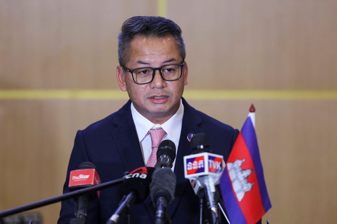 พลเอก เตีย เซ็ยฮา รองนายกรัฐมนตรีและรัฐมนตรีว่าการกระทรวงกลาโหมกัมพูชา