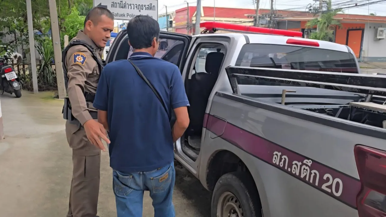 พ่อวัย 52 ถือมีดบุกโรงเรียน หวังพาลูกชายไปอยู่ด้วย ครู-เด็กหนีกระเจิง 5 ถือมีดบุกโรงเรียน