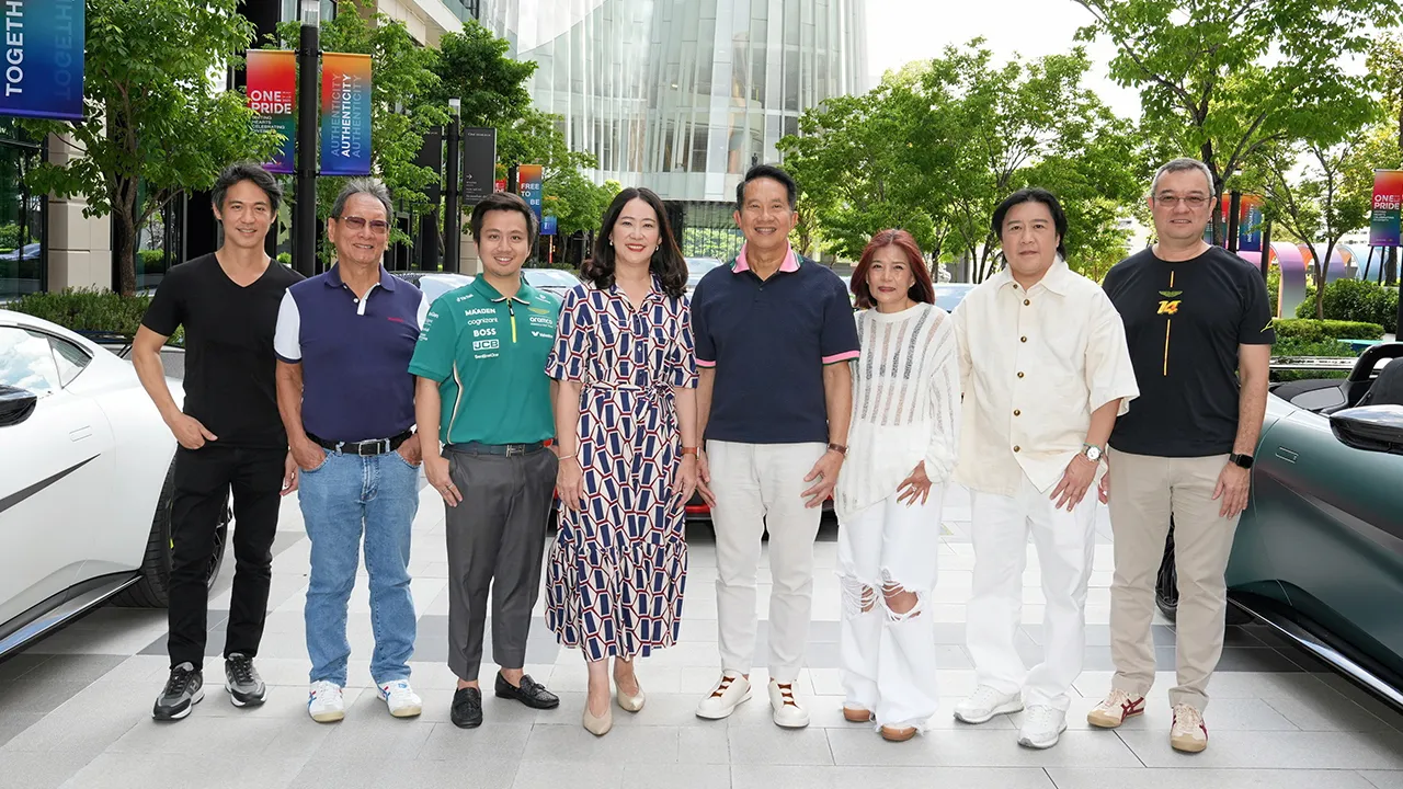 ดูเพลิน พลินี คงชาญศิริ และ ธีรไนย มาศดิตถ์ จัดงาน Sunday Drive, Sunday Vibes อวดโฉมยนตรกรรมดีไซน์สปอร์ตของแอสตัน มาร์ติน พร้อมชมภาพยนตร์เรื่อง F1 โดยมี สุพันธุ์ มงคลสุธี, ธีระยุทธ จิราธิวัฒน์ และ วสุ วิรัชศิลป์ มาร่วมงานด้วย ที่โรงภาพยนตร์วัน อัลตร้า สกรีน วันก่อน.