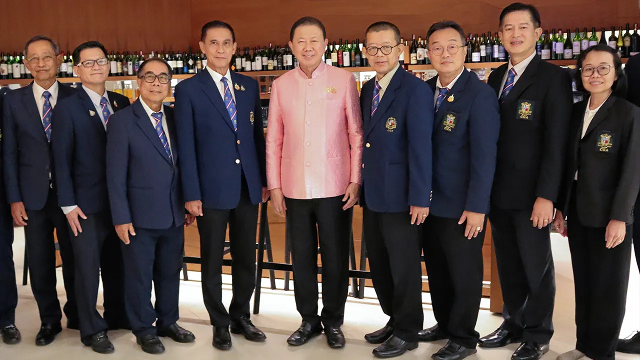 เตรียมงาน - สนั่น อังอุบลกุล และ สุนันต์ อรุณนพรัตน์ ร่วมหารือเพื่อเตรียมจัดงานฉลอง Jubilee 2025 คณะภราดาเซนต์คาเบรียลแห่งประเทศไทย โดยมี กิตติชัย เจริญวุฒิลาภ, ศิริพงศ์ ไชยวงค์, จักรี รุจิขจรเดช และ ณรงค์ ลีลสมภพ มาร่วมงานด้วย ที่โรงแรมแกรนด์ ไฮแอท เอราวัณ วันก่อน.