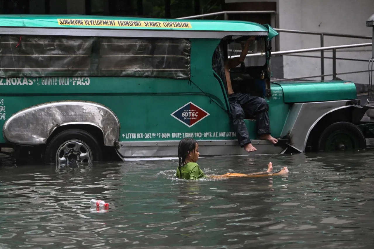 ฝนมรสุมซ้ำฟิลิปปินส์ ทำกรุงมะนิลาจมน้ำ ปชช.อพยพนับหมื่น