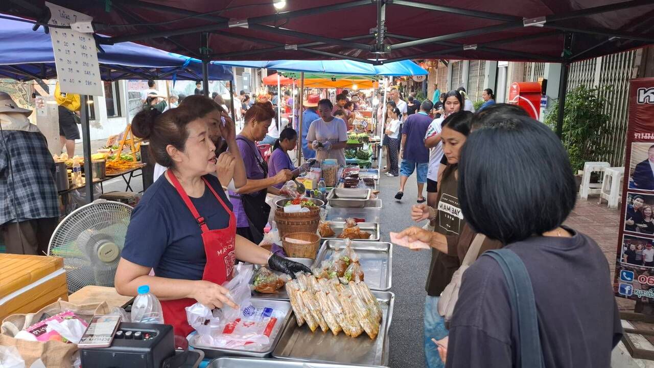ณภัทร มหาชัยวงษ์ หรือ คุณอ้อ เจ้าของร้านหมูสะเต๊ะคุณอ้อ 