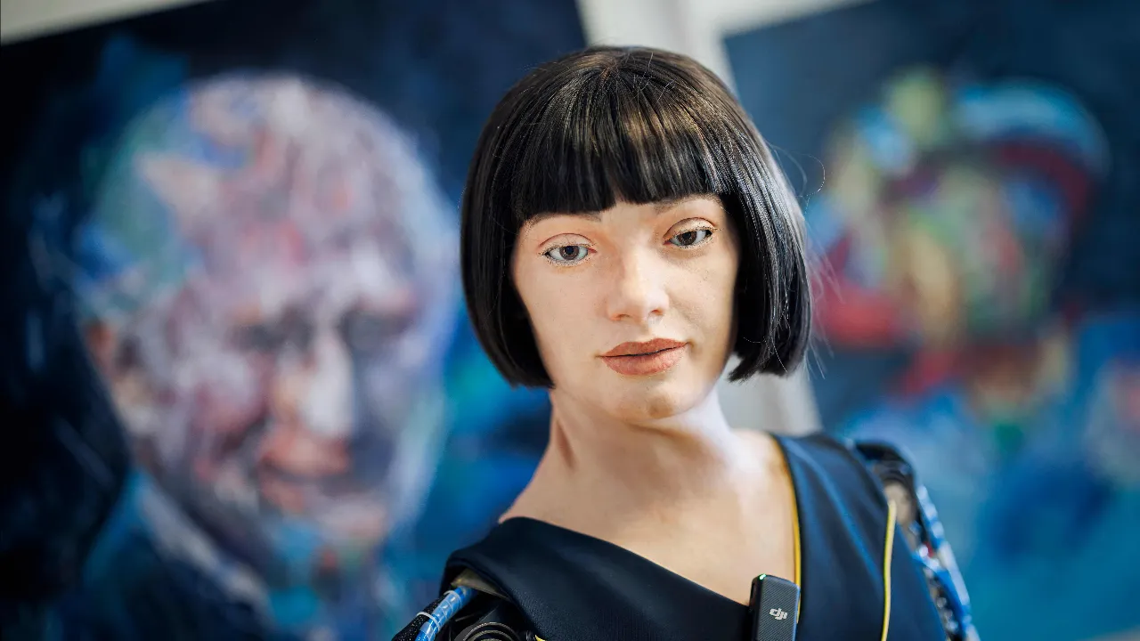 ยุคใหม่แห่งศิลปะ หุ่นยนต์เอไอวาดภาพกษัตริย์ชาร์ลส์ โชว์ผลงานที่สหประชาชาติ