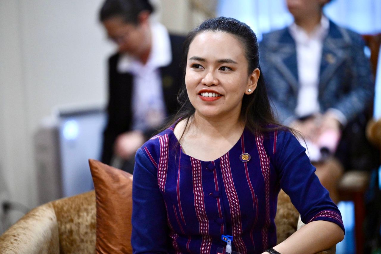  น.ส.ไตรศุลี ไตรสรณกุล เลขาธิการนายกรัฐมนตรี 