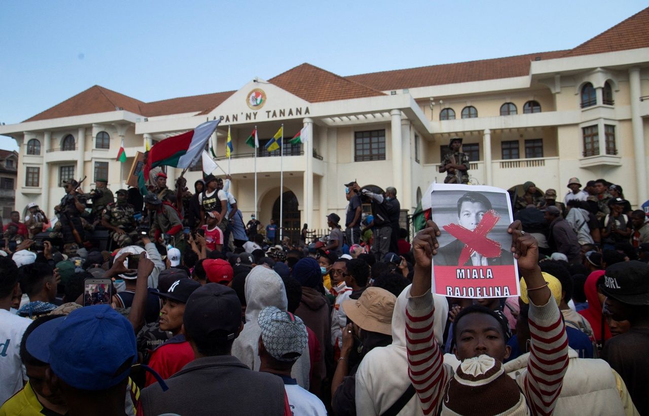 กลุ่มผู้ประท้วง Gen Z ชุมนุมในกรุงอันตานานาริโว