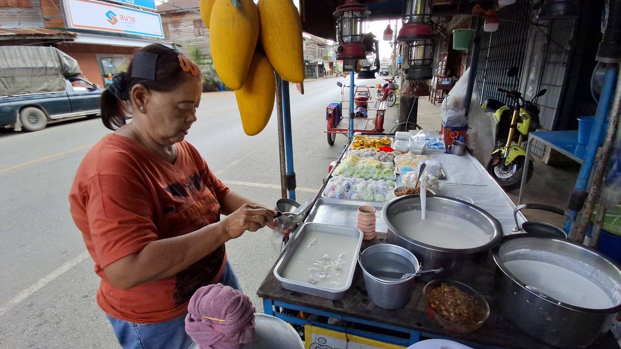 ปากหม้อเจ๊แมว แป้งนิ่มแต่ไม่แฉะ ไส้แน่นแต่ไม่จัดจ้านเกินไป กะทิหวานมันปลายลิ้น