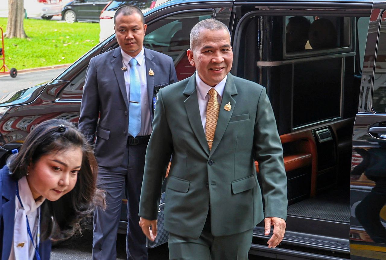 พล.ต.ท.รุทธพล เนาวรัตน์ รมว.ยุติธรรม