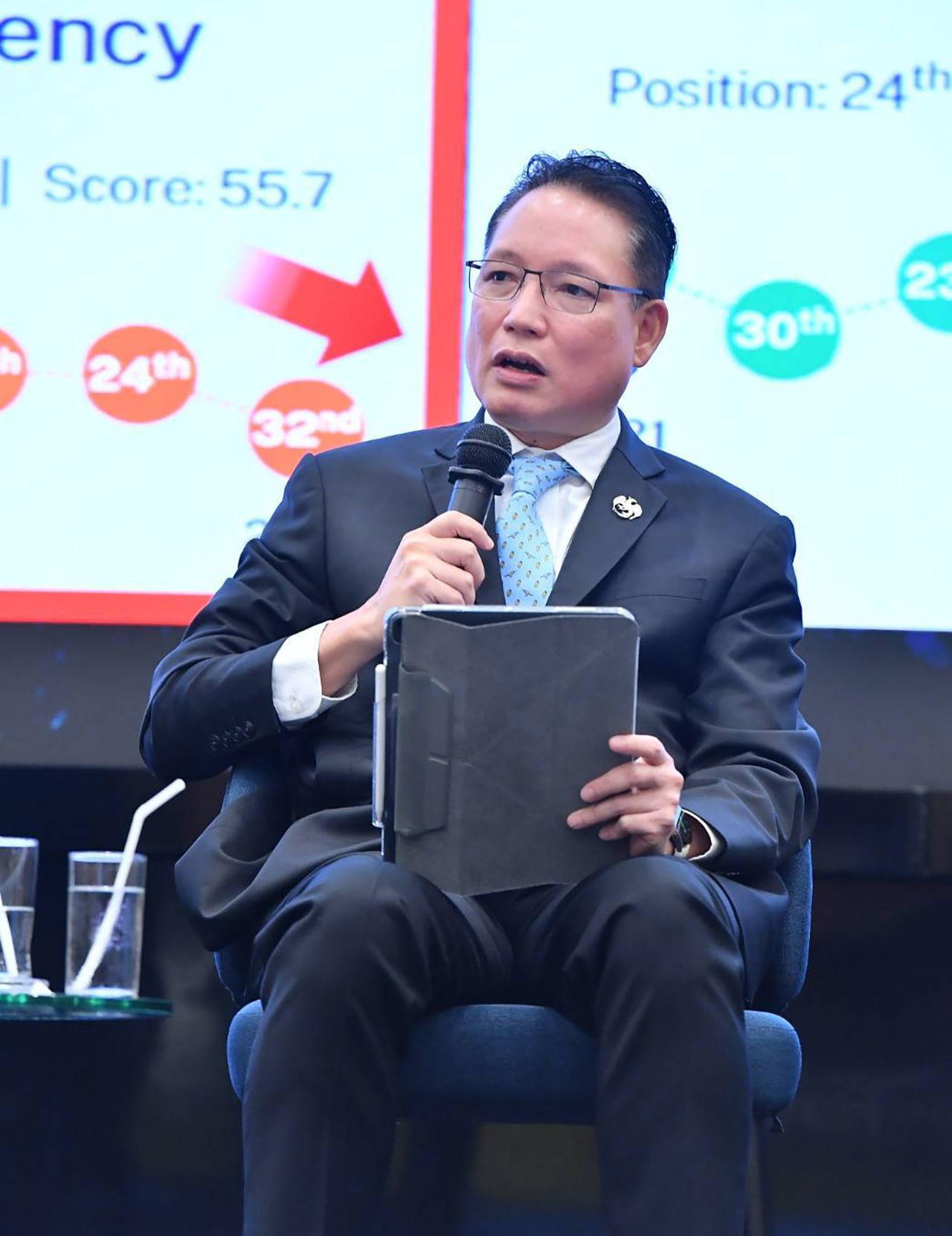 นายผยง ศรีวณิช ประธานสมาคมธนาคารไทย