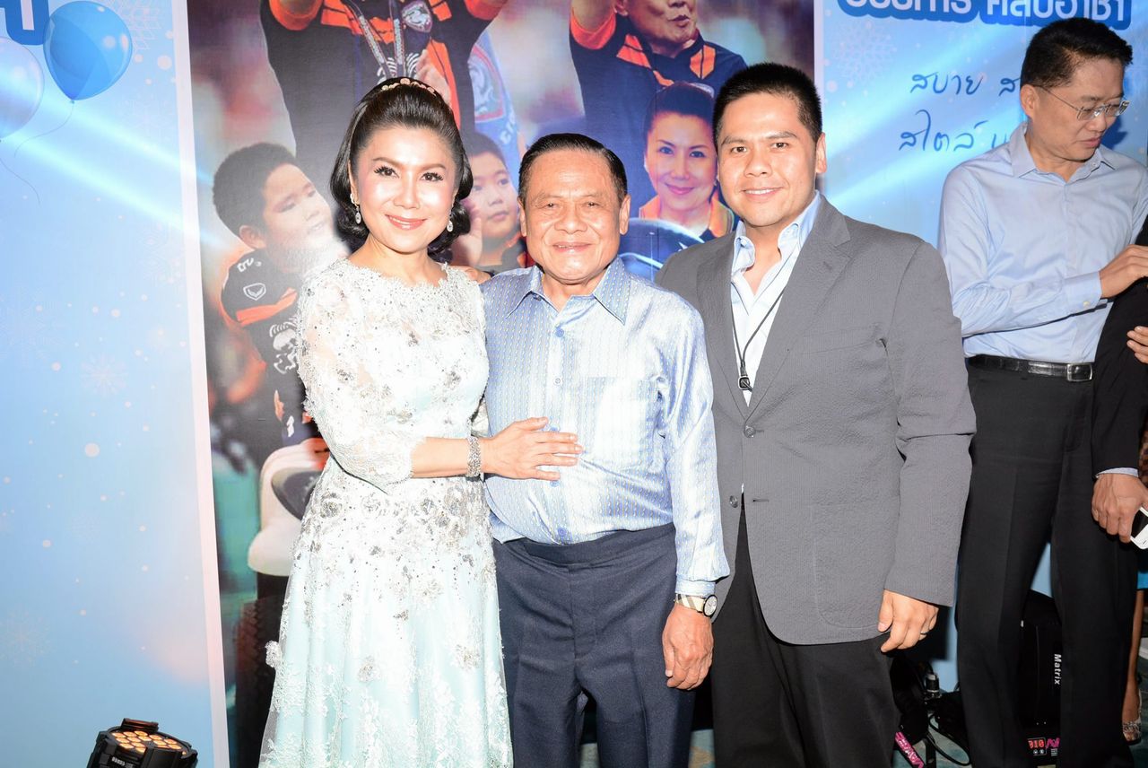 กัญจนา (ซ้าย), บรรหาร (กลาง), วราวุธ (ขวา) 