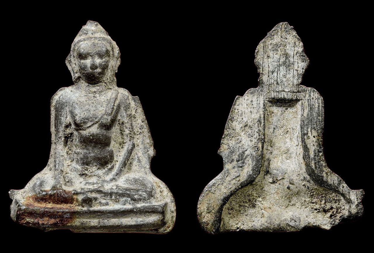 พระร่วงนั่งหลังลิ่ม กรุวัดช้างล้อม ของปรีดา คูวิบูลย์ศิลป์.