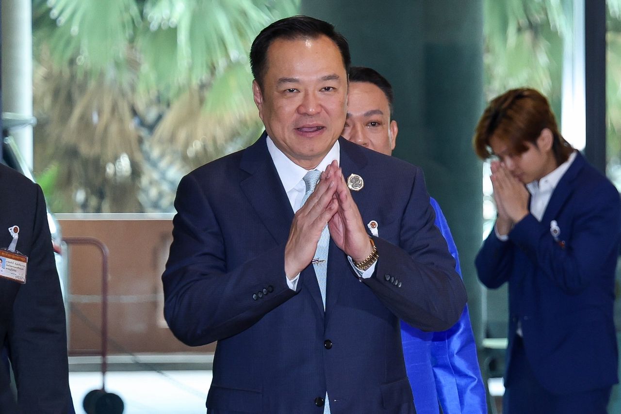 อนุทิน ชาญวีรกูล หัวหน้าพรรคภูมิใจไทย