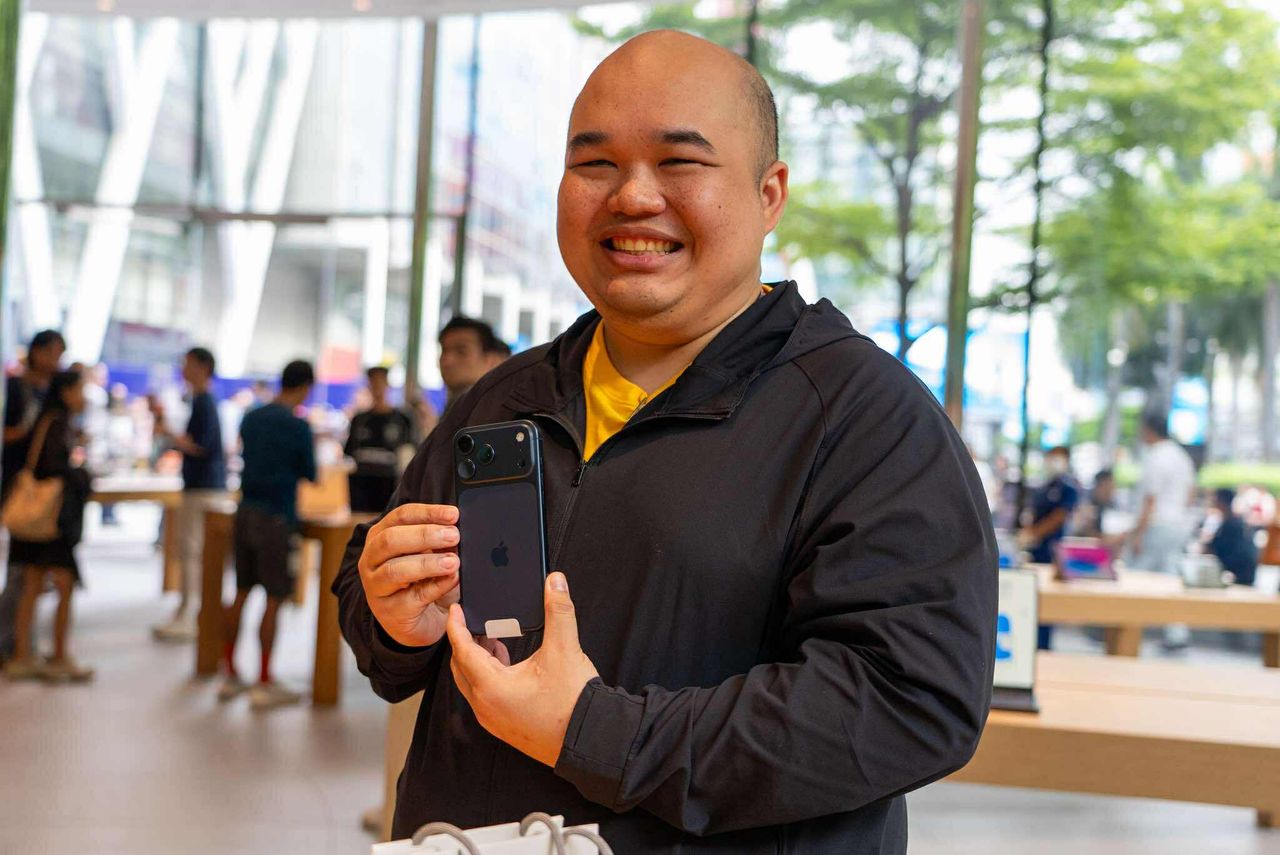 ปิ๊ง ชายที่ได้รับเครื่อง iPhone 17 Pro Max คนแรก