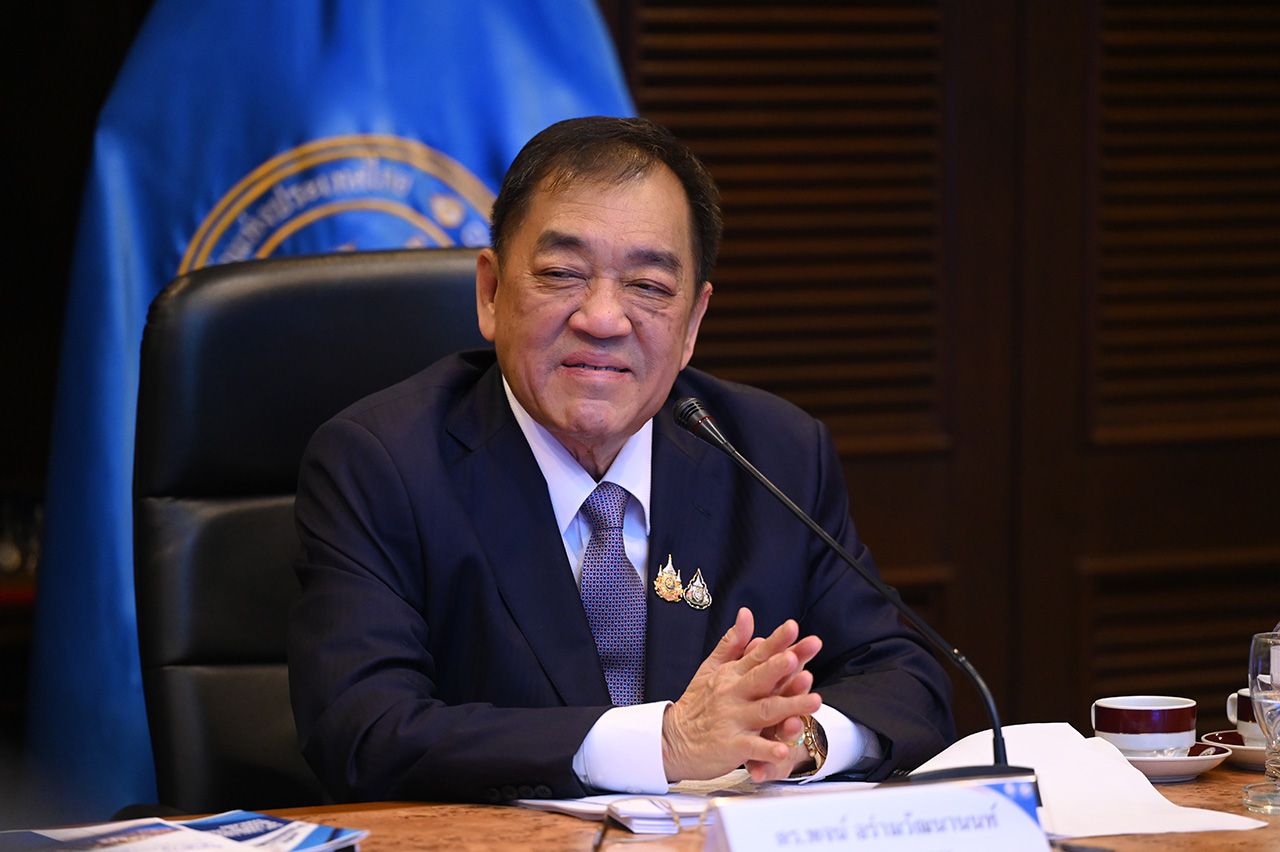 นาย พจน์ อร่ามวัฒนานนท์ ประธานหอการค้าไทย และสภาหอการค้าแห่งประเทศไทย