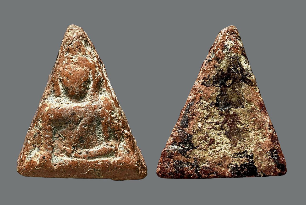 พระนางพญา พิมพ์สังฆาฏิ วัดนางพญา ของณัฐพล วิไลพรรัตนา. 