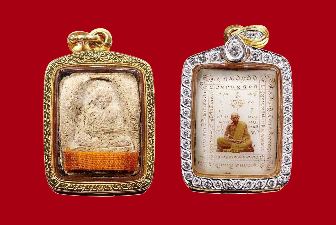 ล็อกเกตบูชาครู หลังรูปเหมือน หลวงปู่ทิม วัดละหารไร่ ของวันชัย ศิริวรรณโภคากุล.