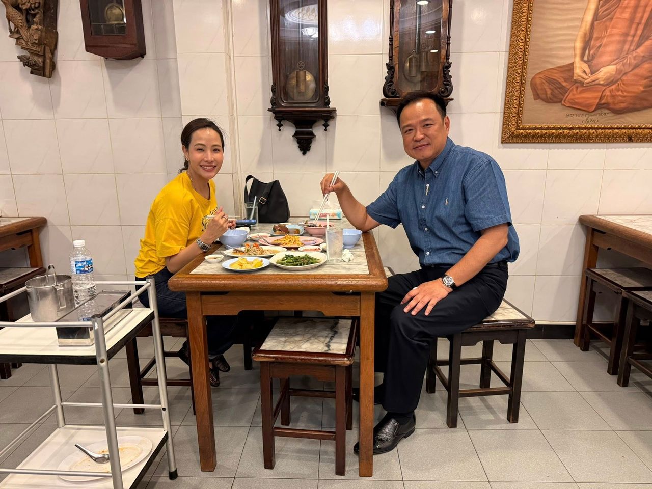 ไม่ติดหรูแต่ติดหรอย #ข้าวต้มวัดบวร ภาพจากเฟซบุ๊ก Anutin Charnvirakul