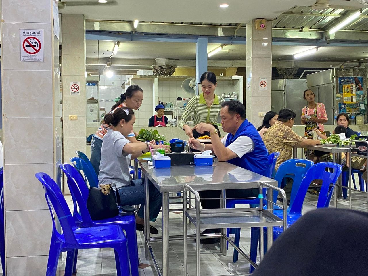 ว่างเมื่อไหร่ต้องไปกิน #ย่างหนอก ที่ร้านมลอีสาน เขตดุสิต วันนี้ซัดคนเดียวสามจาน ภาพจากเฟซบุ๊ก Anutin Charnvirakul