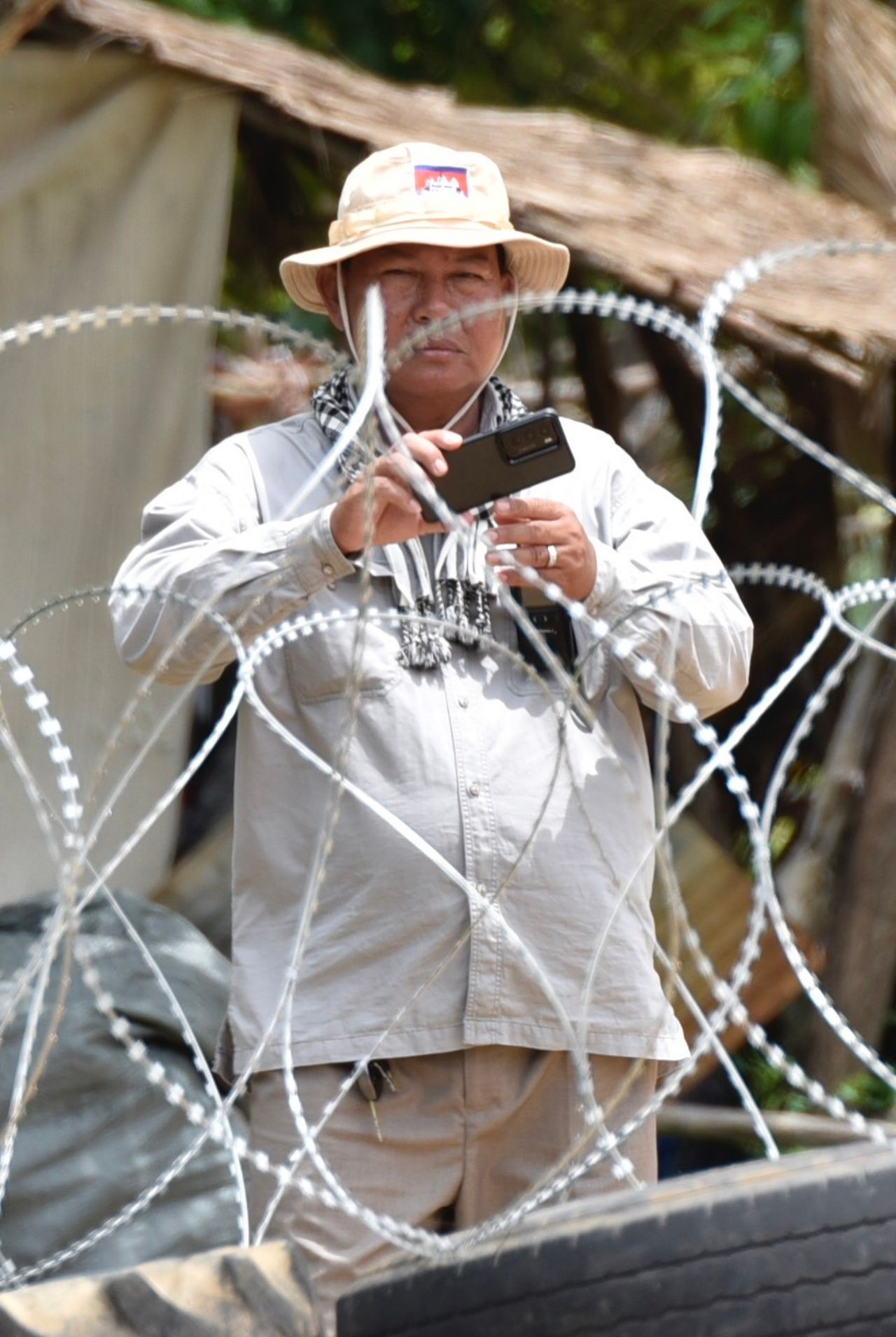 ภาพมวลชนกัมพูชาที่แนวชายแดน