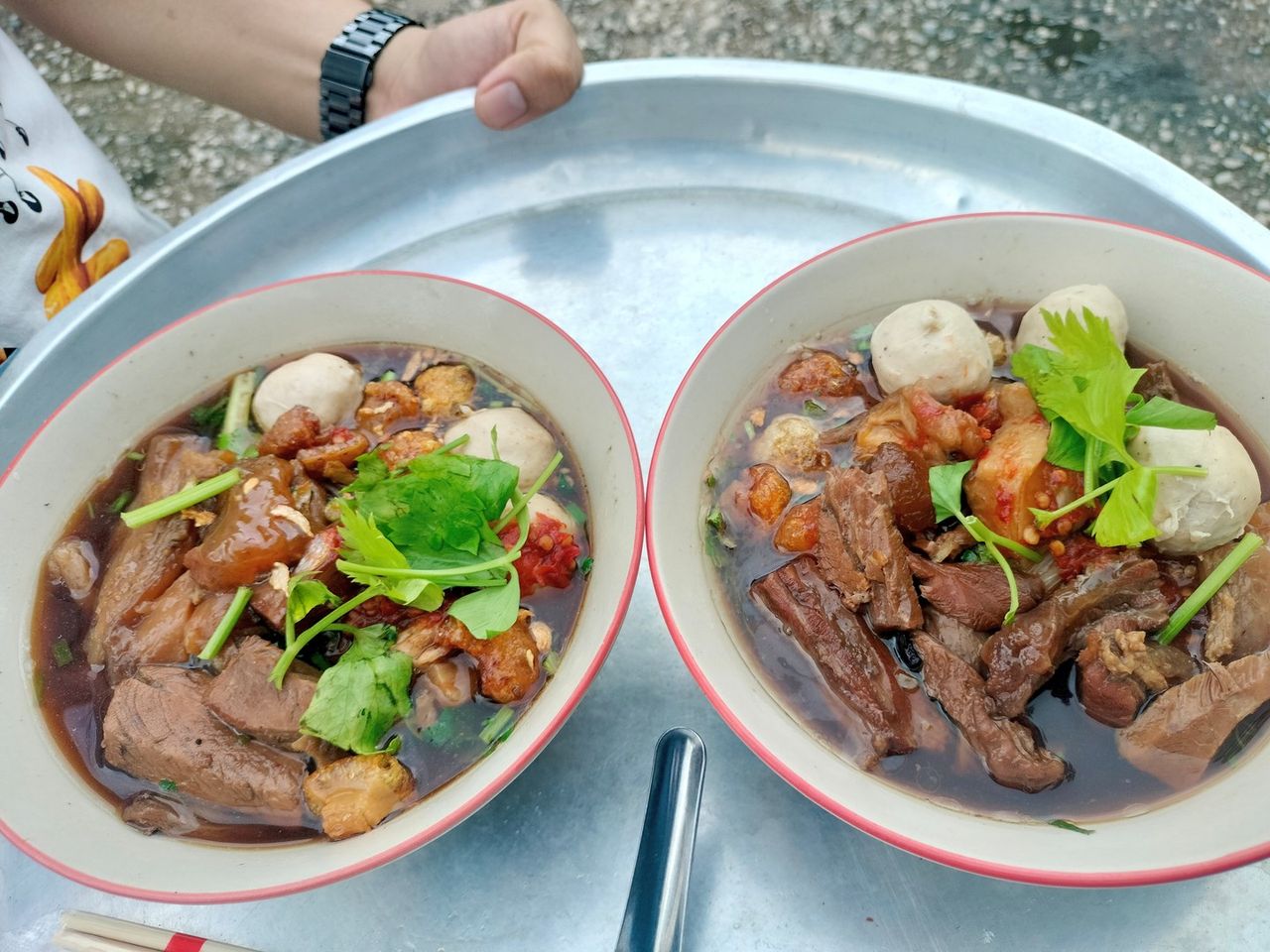 คุณยายทำเสร็จ ลูกค้าเสิร์ฟเอง