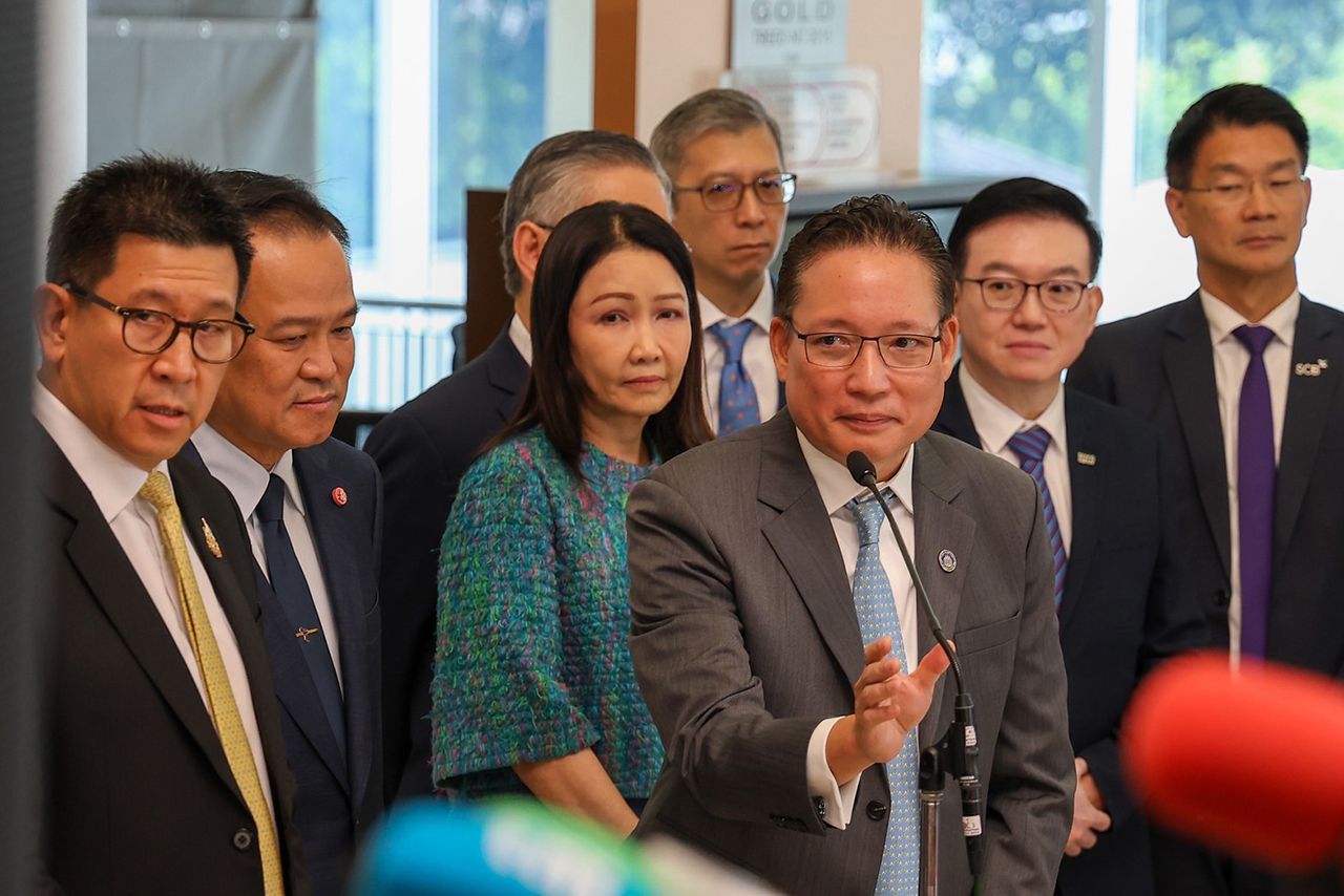 นายผยง ศรีวณิช ประธานสมาคมธนาคารไทย