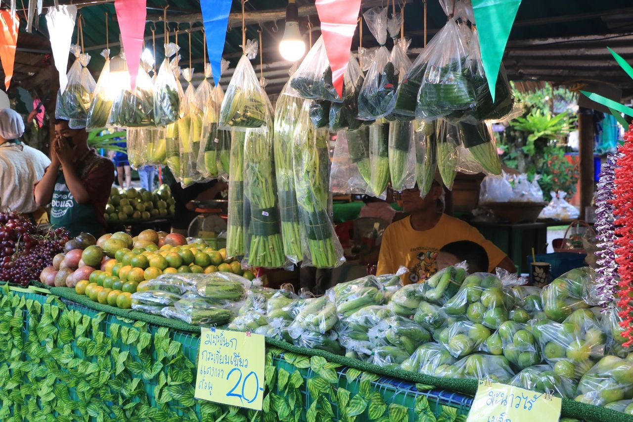 มีซุ้มผักของชาวบ้านให้เลือกซื้อ