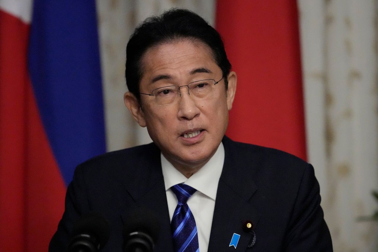 นายฟูมิโอะ คิชิดะ