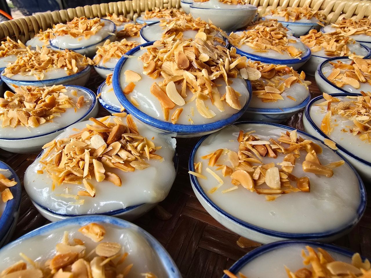 ขนมผักกาดโรยถั่วลิสง ตำนานความอร่อย