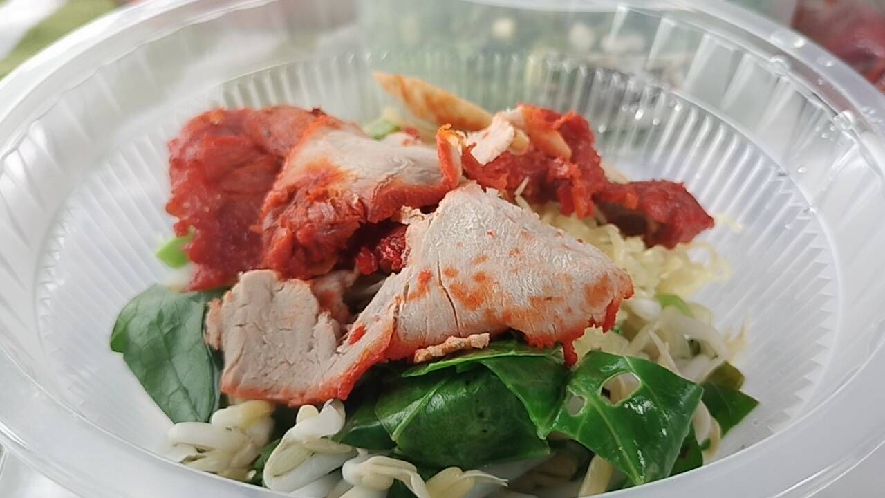 หมูแดงที่ธนาพลปรับสูตรจนถูกใจทั้งคนทำและคนกิน