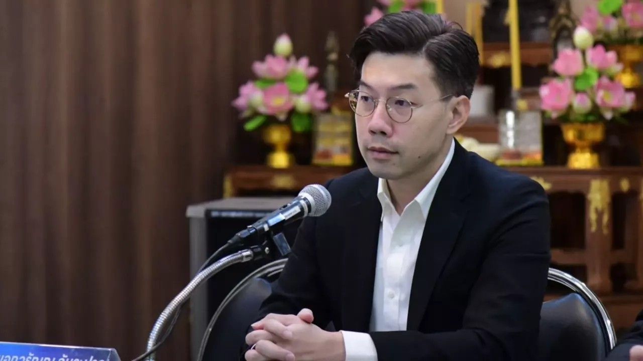 นายเอกวรัญญู อัมระปาล ผู้ช่วยเลขานุการผู้ว่าราชการ กทม.