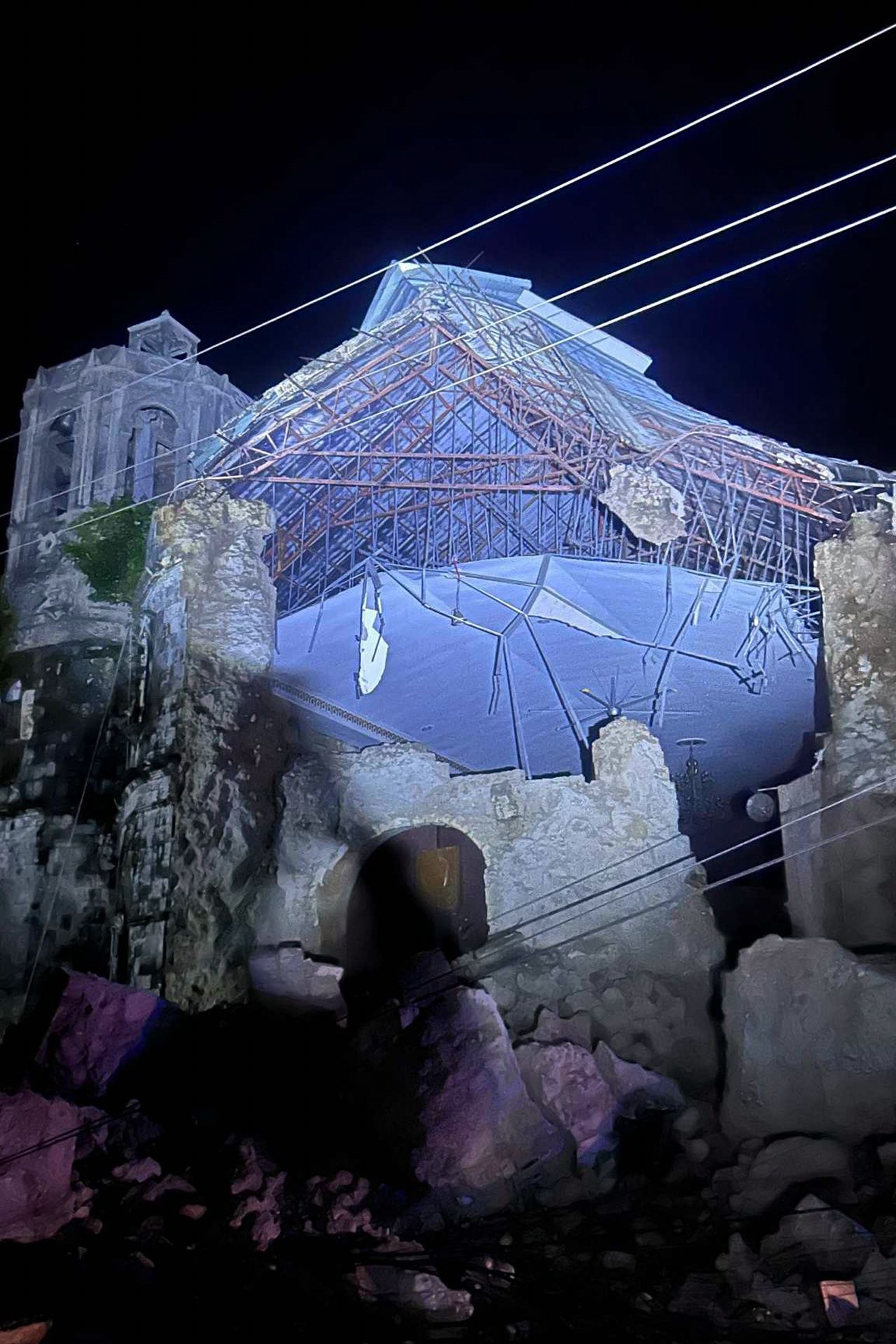 ภาพความเสียหายภายนอก อาสนวิหารอัครสังฆมณฑลซานตา โรซา เด ลิมา หลังเกิดแผ่นดินไหวรุนแรงเมื่อคืนวันที่ 30 ก.ย. 2568