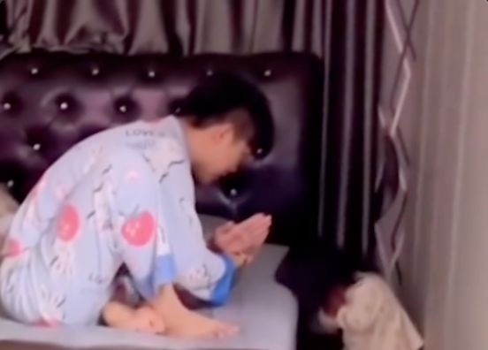 ชาวเน็ตหารูปชุดนอนที่บิ๊กเคยใส่มาเทียบให้เห็นชัดๆ 