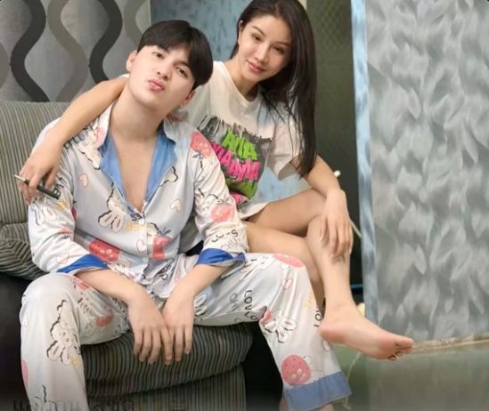 ซันใส่ชุดนอนเก่าของบิ๊ก