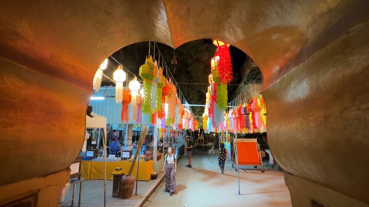 ยี่เป็งเชียงใหม่ที่วัดโลกโมฬี