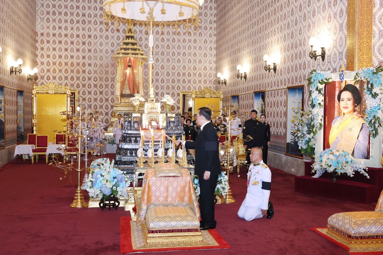 ในหลวง-พระราชินี ทรงบำเพ็ญพระราชกุศลพระพิธีธรรมสวดพระอภิธรรมพระบรมศพ 4 พ.ย. 68