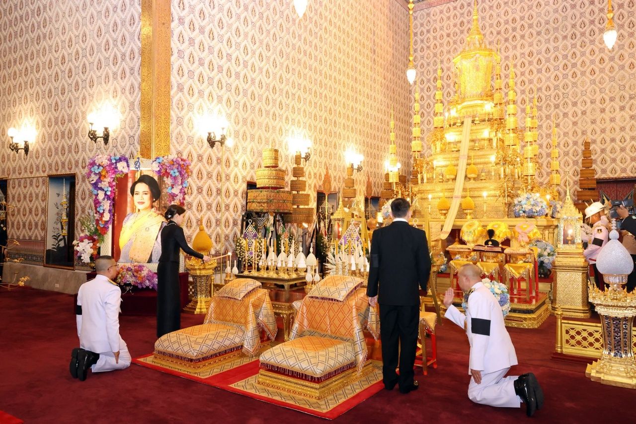 ในหลวง-พระราชินี ทรงบำเพ็ญพระราชกุศลพระพิธีธรรมสวดพระอภิธรรมพระบรมศพ 5 พ.ย. 68