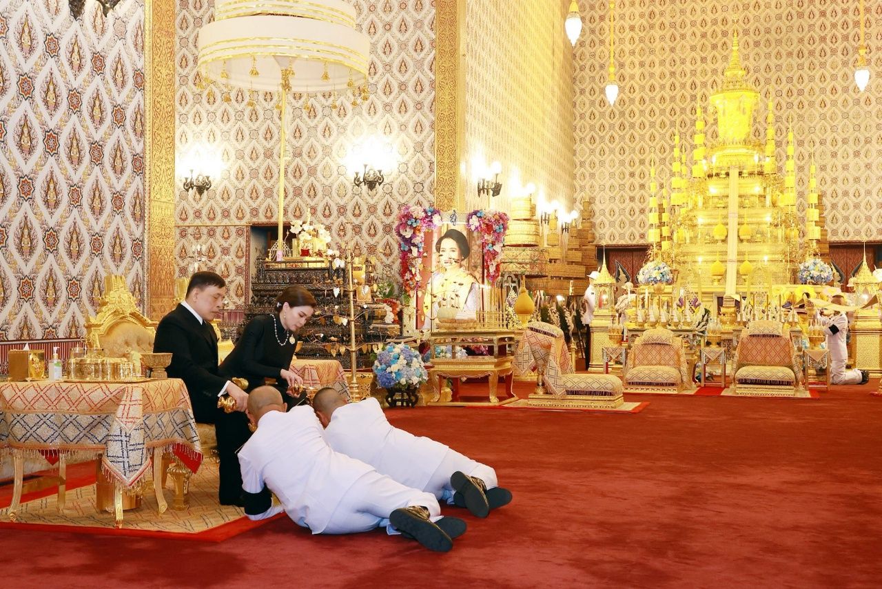 ในหลวง-พระราชินี ทรงบำเพ็ญพระราชกุศลพระพิธีธรรมสวดพระอภิธรรมพระบรมศพ 5 พ.ย. 68