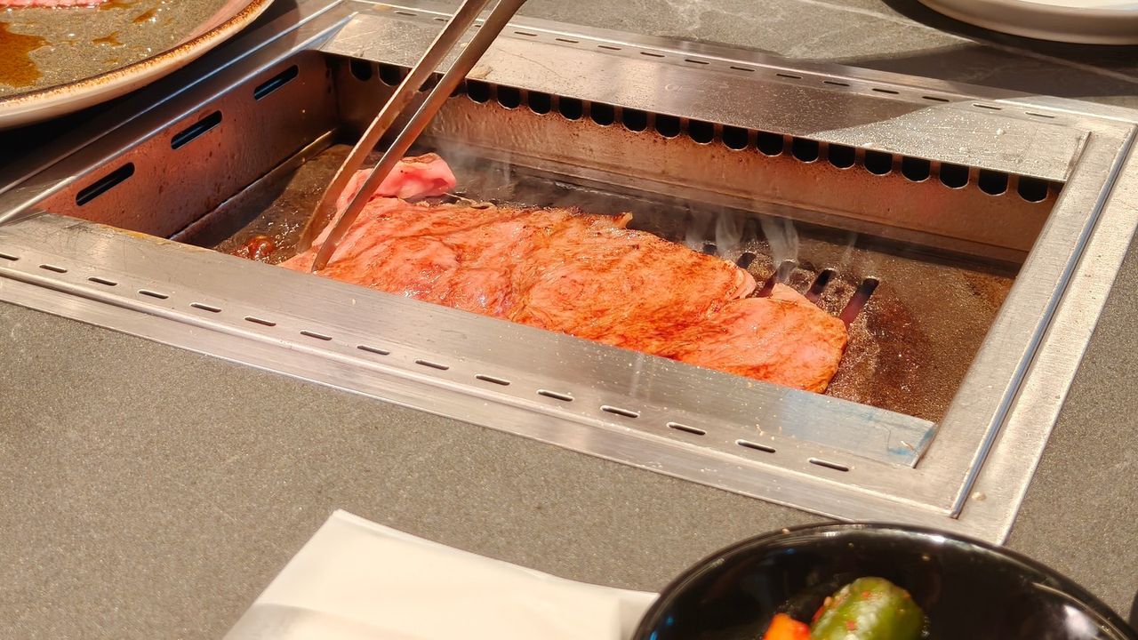 ก่อนลงไปย่างจะหมักด้วยซอสทาเระ