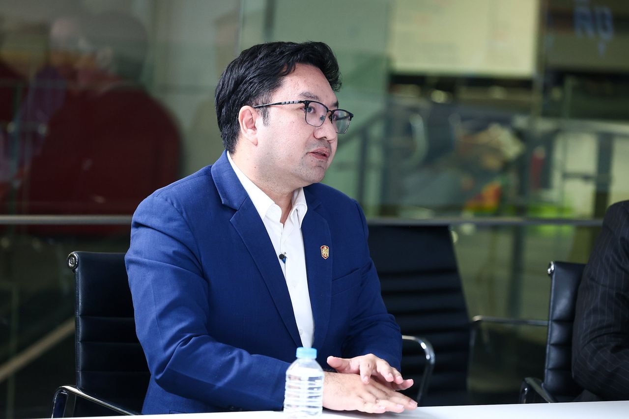 รศ.ดร.ดุลยภาค ปรีชารัชช คณะศิลปศาสตร์ มหาวิทยาลัยธรรมศาสตร์ 