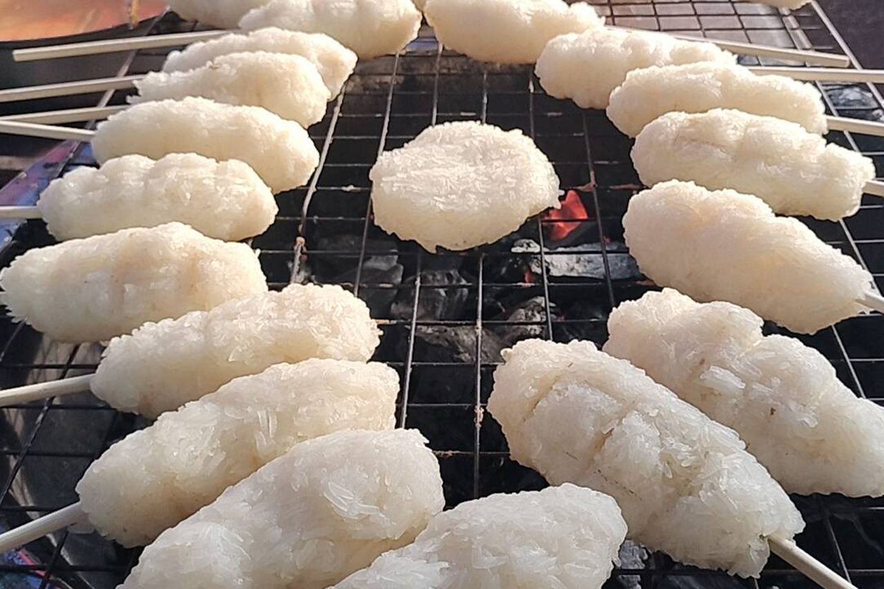 ข้าวจี่ลุงบูรณ์ราคา 10 บาท