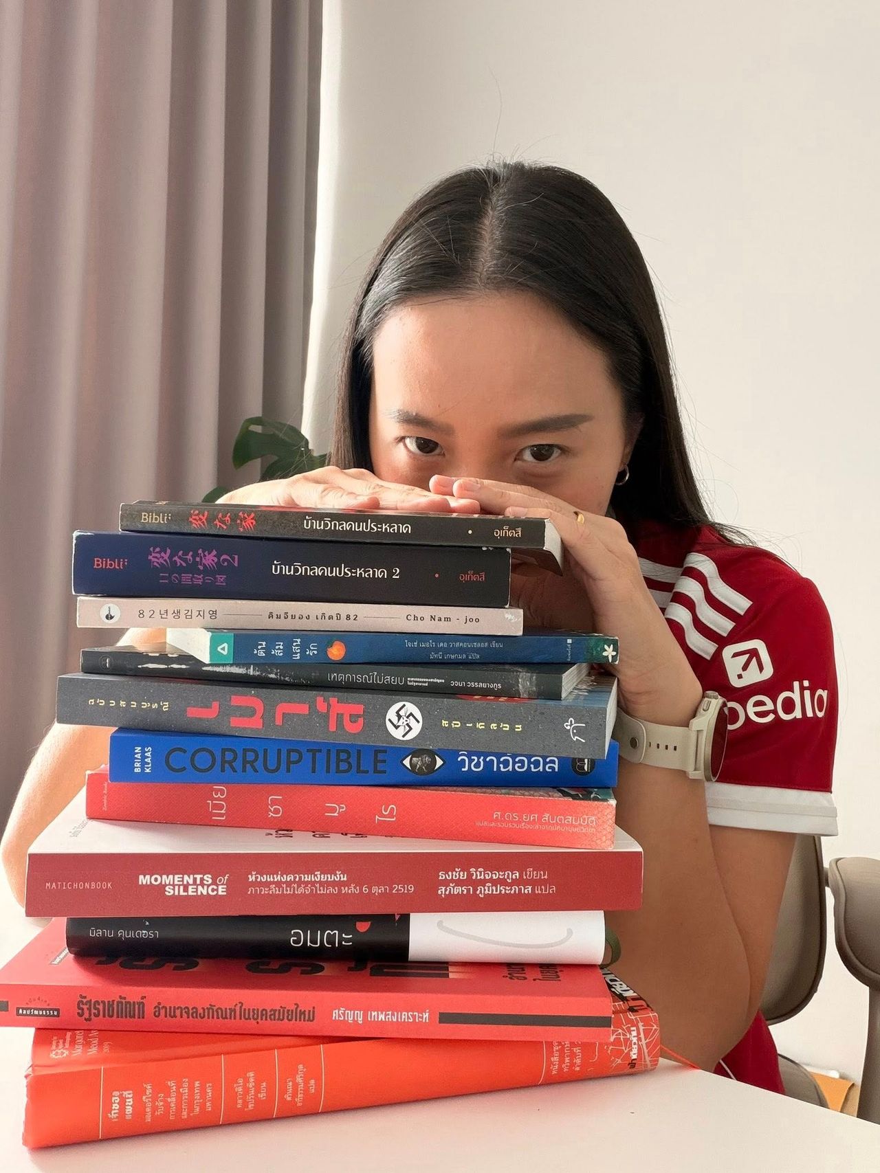 รักชนกกับกองหนังสือที่เธอแนะนำในช่วงสัปดาห์หนังสือแห่งชาติ