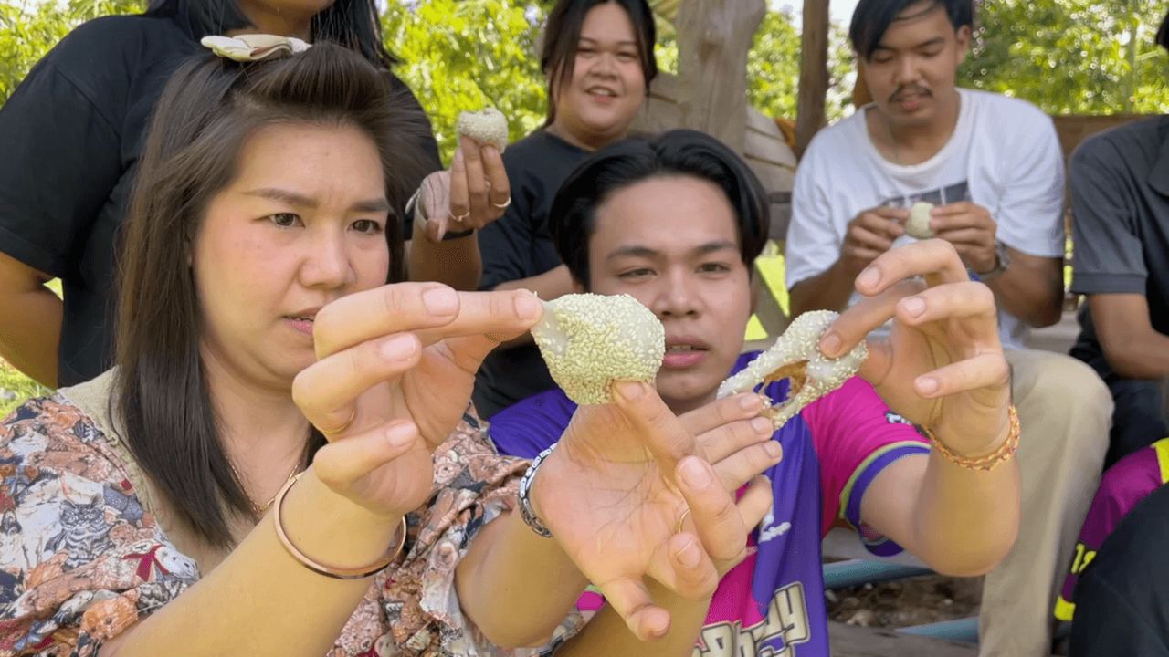 จากเดิมเป็นไส้ถั่วก่อนจะเปลี่ยนมาเป็นมะพร้าวน้ำหอมถึนทึก