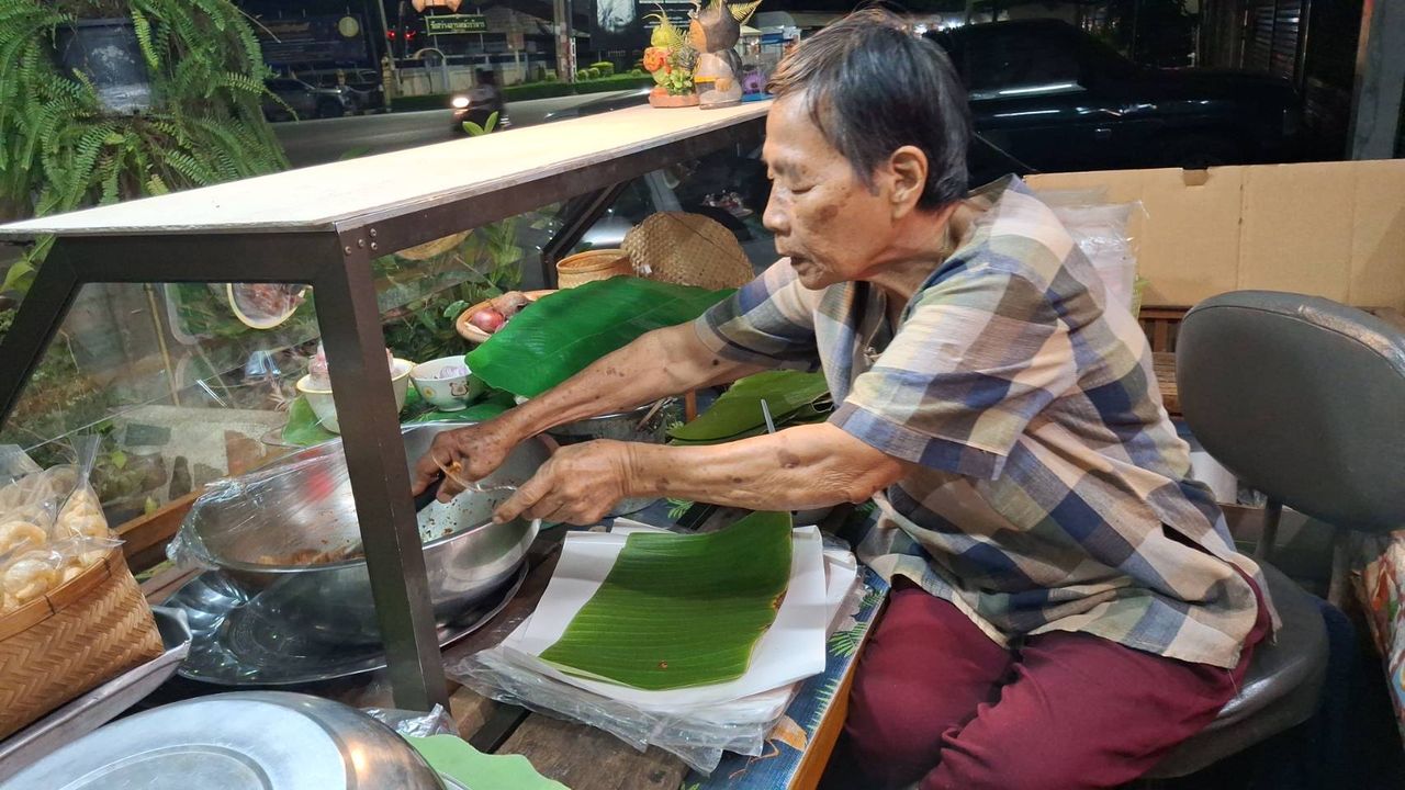 สูตรลับจากรุ่นพ่อ ลาบหมู่สวอง ที่ส่งต่อความอร่อยจากรุ่นสู่รุ่นนานกว่า 7 ทศวรรษ