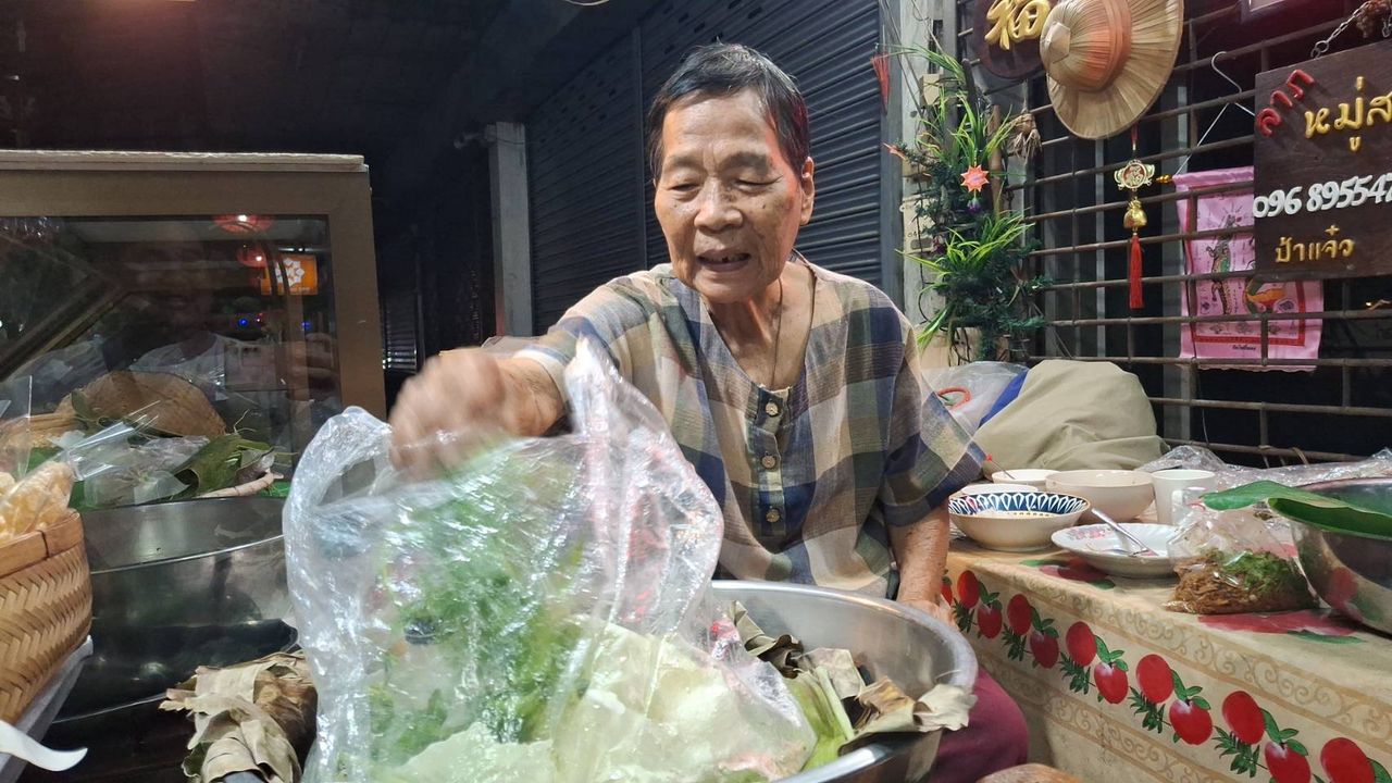 ป้าแจ๋ว เจ้าของร้านลาบหมู่สวอง