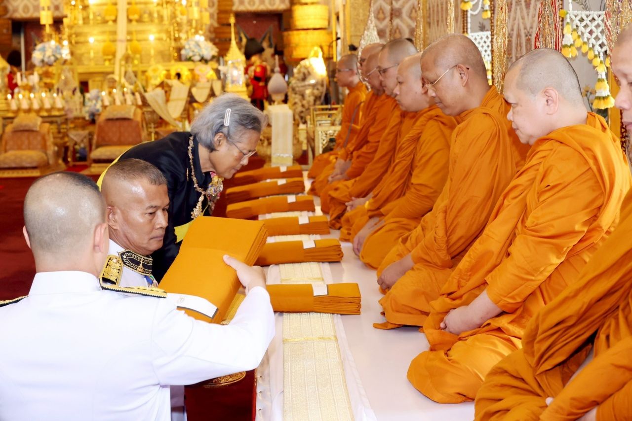 ในหลวง-พระราชินี พระบรมวงศานุวงศ์ ทรงบำเพ็ญพระราชกุศลปัณรสมวาร ถวายพระบรมศพ