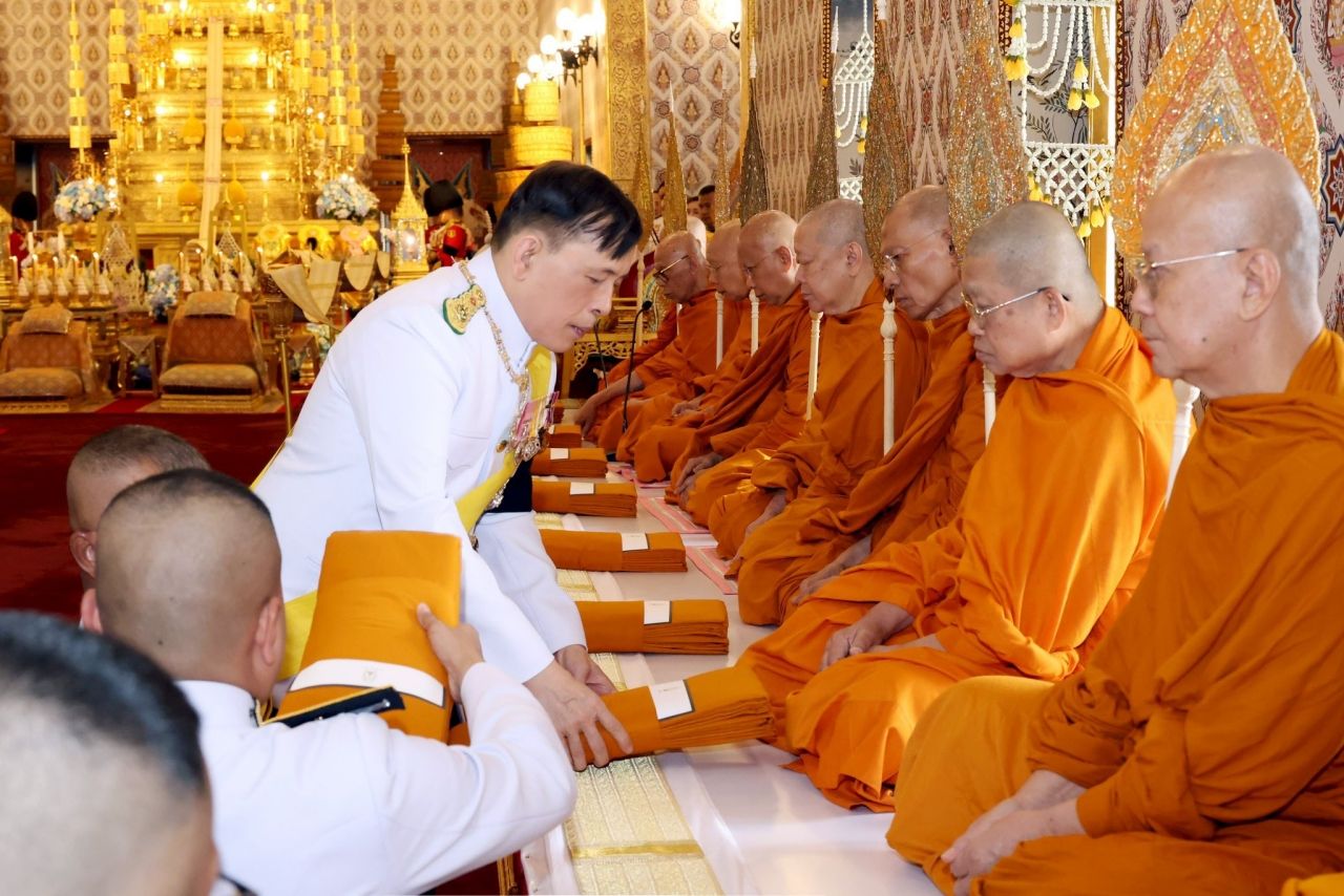 ในหลวง-พระราชินี พระบรมวงศานุวงศ์ ทรงบำเพ็ญพระราชกุศลปัณรสมวาร ถวายพระบรมศพ