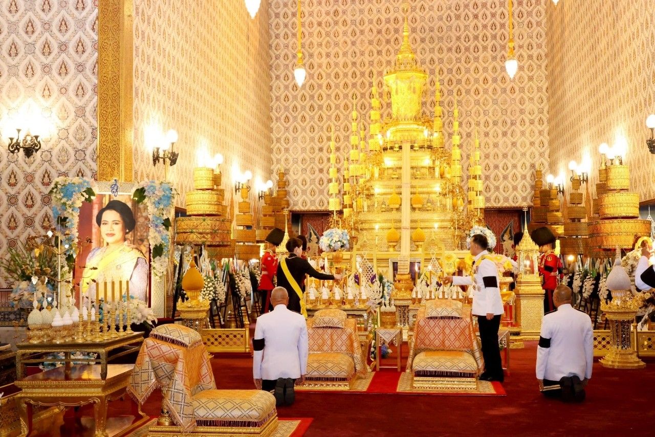 ในหลวง-พระราชินี พระบรมวงศานุวงศ์ ทรงบำเพ็ญพระราชกุศลปัณรสมวาร ถวายพระบรมศพ