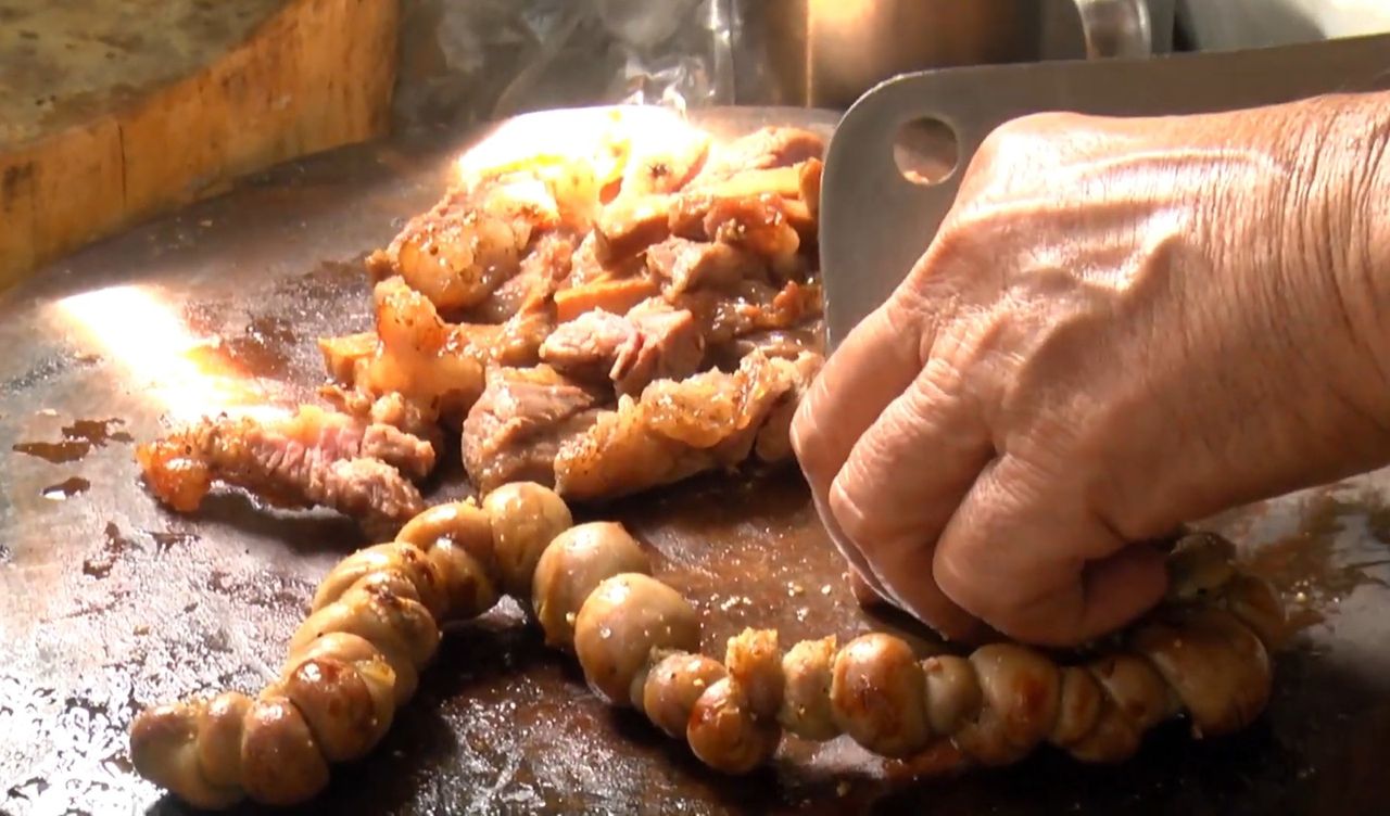 ยายน้อยไส้ขอด ทีเด็ดคือไส้ขอดเมนูนี้นี่เอง