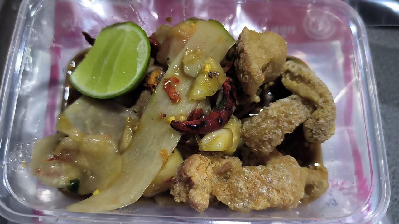 รสชาติการันตีความแซ่บนัวจนลูกค้าขาประจำบอกต่อกันไม่ขาดสาย