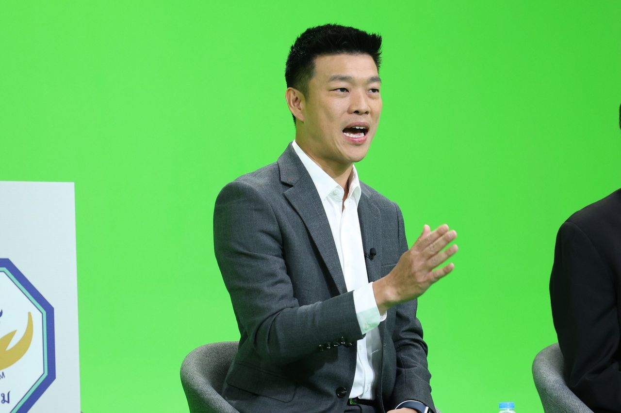 ณัฐพงษ์ เรืองปัญญาวุฒิ หัวหน้าพรรคประชาชน